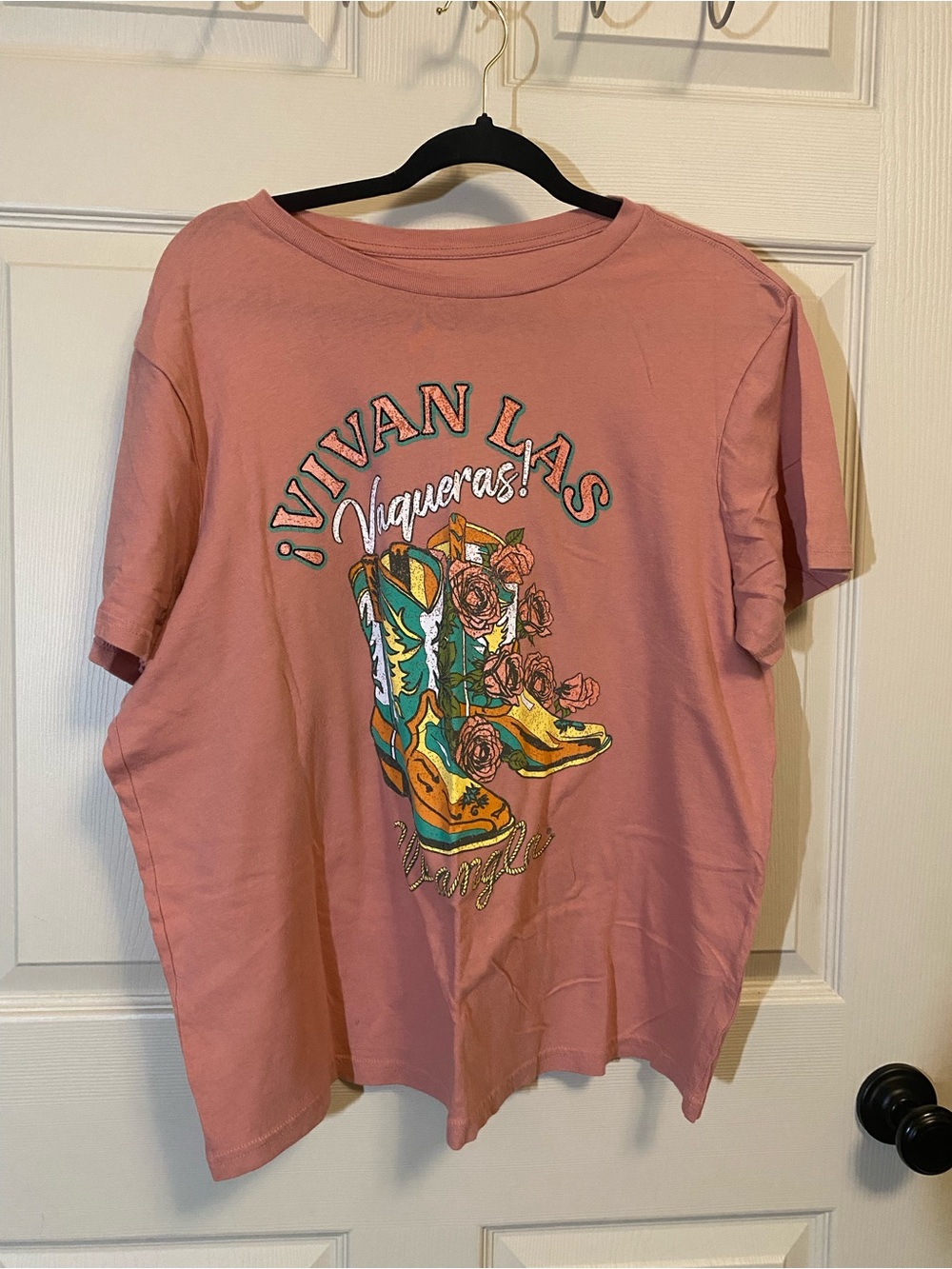 WRANGLER - Vaqueras Graphic Tee - Dusty Rose